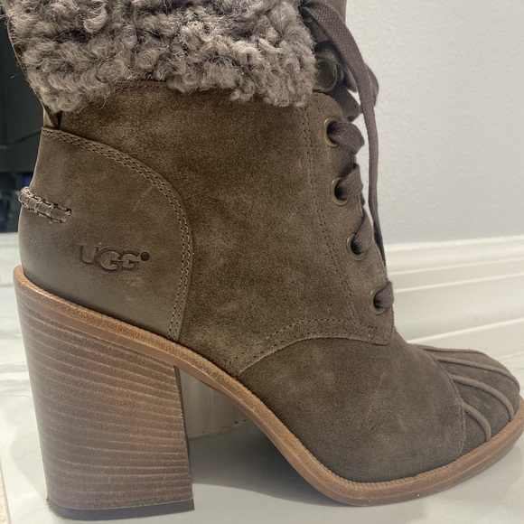 Stylish UGG Jaxon boots, block heel, size 7 - Picture 9 of 10